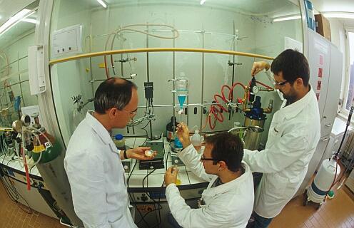 a592-2003-02-12-01-b1m Neue Abteilungen.jpg